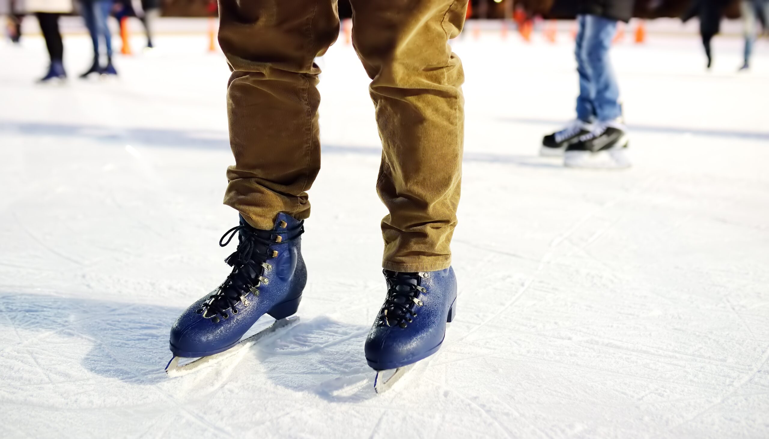 man-skating-on-rink-central-park-on-christmas-eve-2022-11-11-19-21-01-utc